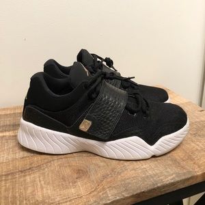 Jordan trainer men’s athletic shoes size 10 black